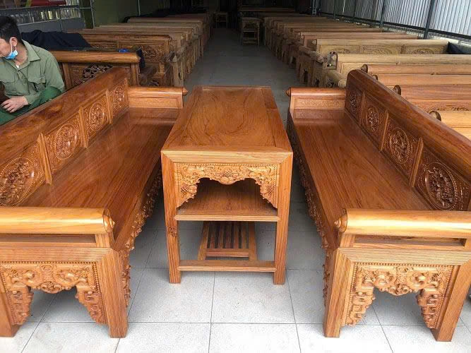 Trường kỳ gỗ nâu chạm khắc tinh xảo