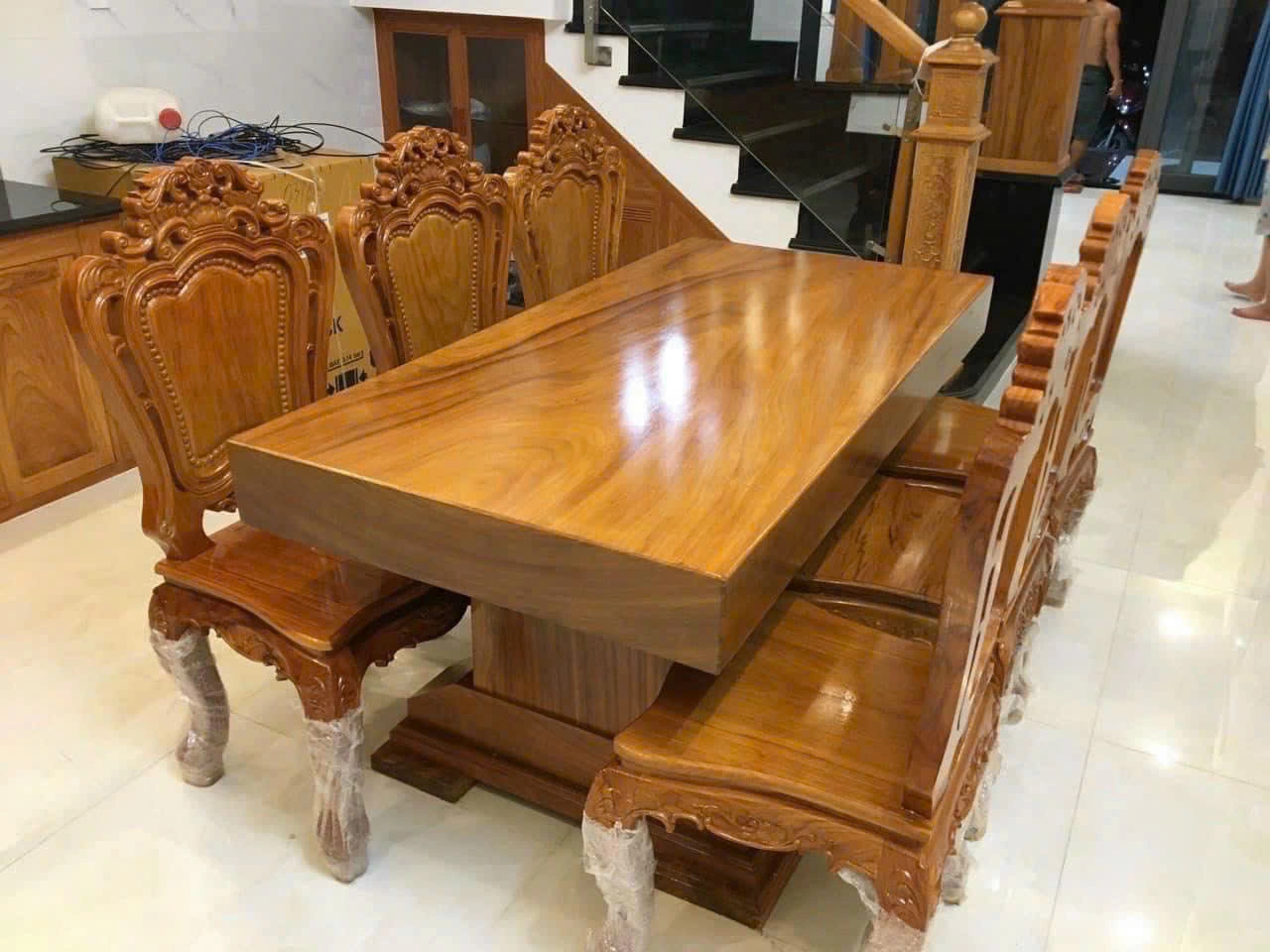 Bộ bàn ăn gỗ nguyên khối 