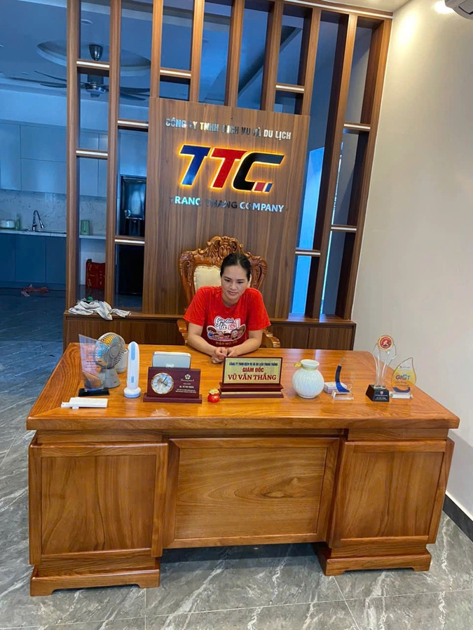 Combo bàn làm việc và ghế ngồi gỗ gõ pachy