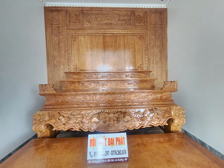 Ban thờ. cuốn thư câu đối, vách ban thờ gỗ dổi