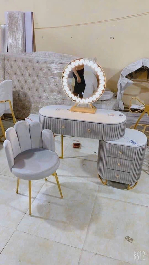 Tủ bàn trang điểm gương tròn kiểu cách, đèn led, tone trắng xám