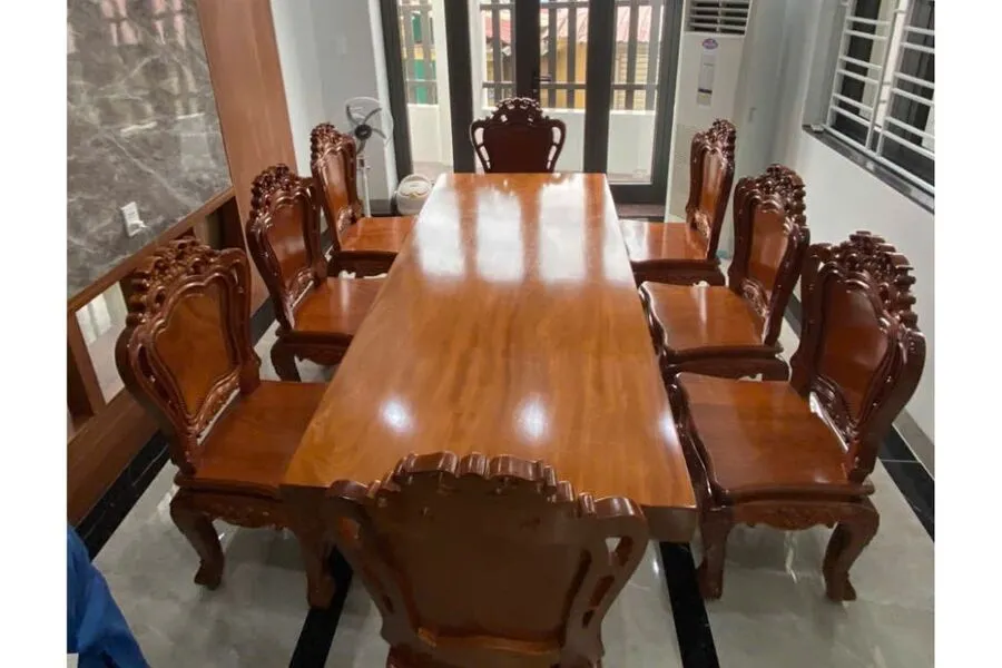 Bộ bàn ăn nguyên khối, ghế phong cách Hoàng gia