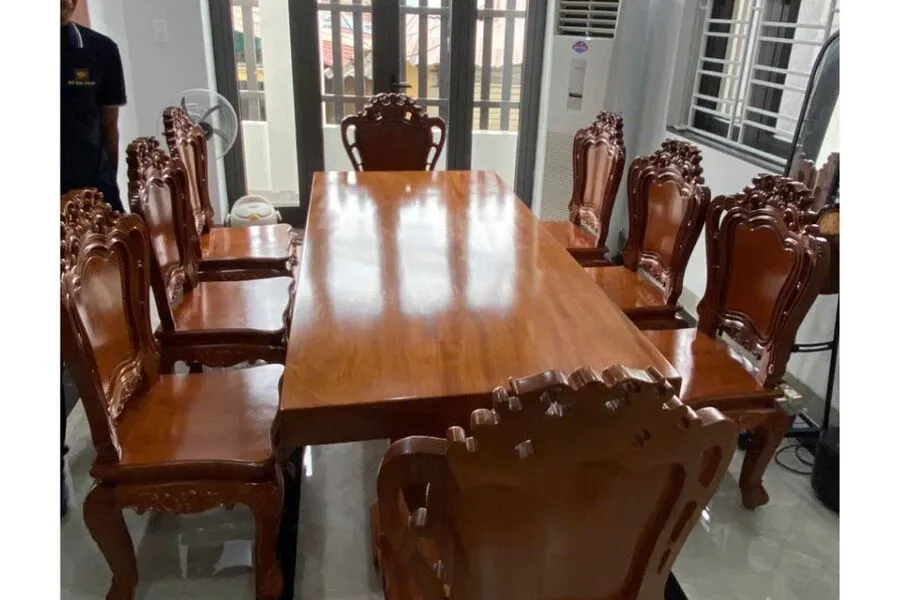 Bộ bàn ăn nguyên khối, ghế phong cách Hoàng gia